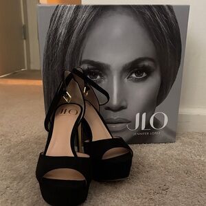 Jennifer Lopez Elegant Black Heels